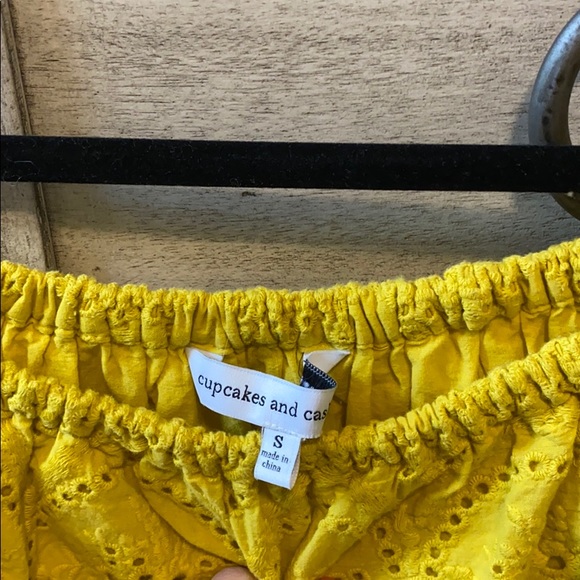 Off the shoulder top - Picture 2 of 3